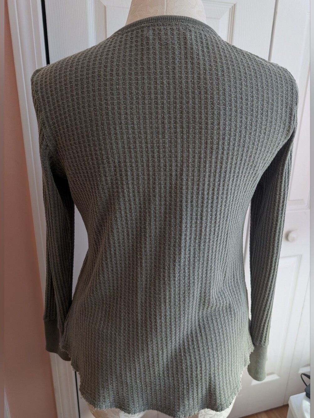 Frye & CO Waffle-Knit Olive Green Graphic Long-Sleeve Top Size XL - Picture 4 of 8